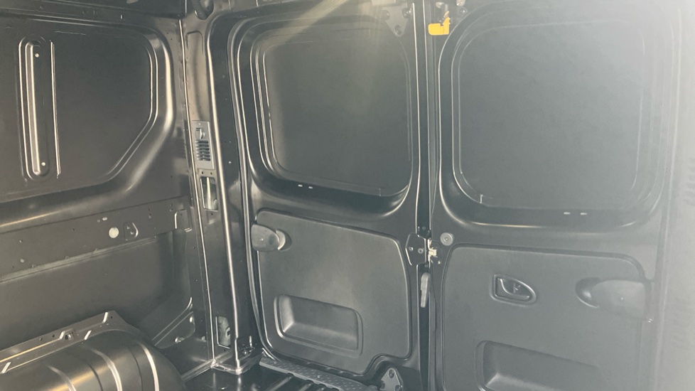 Renault Trafic Swb Diesel SL30 Blue dCi 130 Extra [Safety] Van - Image 14