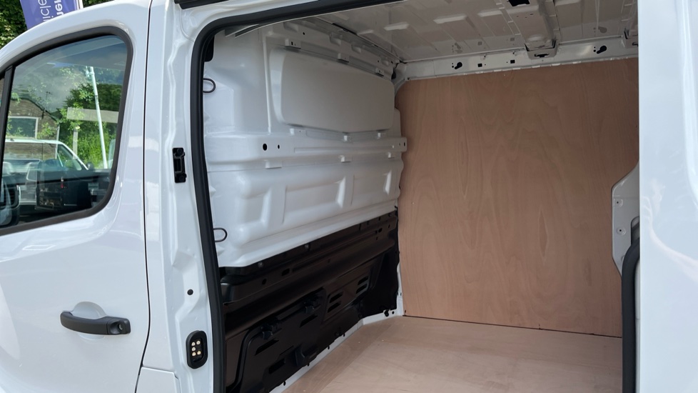 Renault Trafic Swb Diesel SL30 Blue dCi 150 Extra [Safety] Van - Image 18