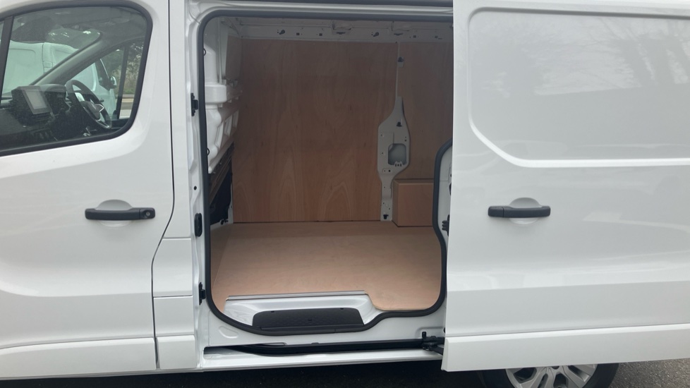 Renault Trafic Swb Diesel SL30 Blue dCi 150 Extra [Safety] Van - Image 5