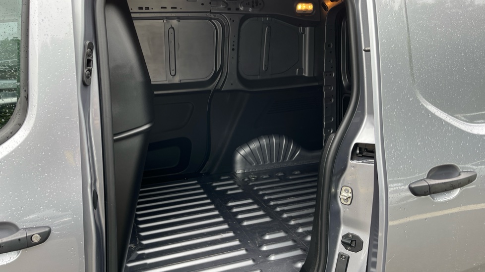 Peugeot Partner Standard Diesel 1.5 BlueHDi 100 Professional Van - Image 5