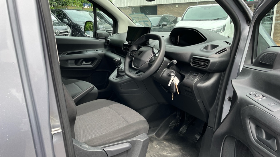 Peugeot Partner Standard Diesel 1.5 BlueHDi 100 Professional Van - Image 6