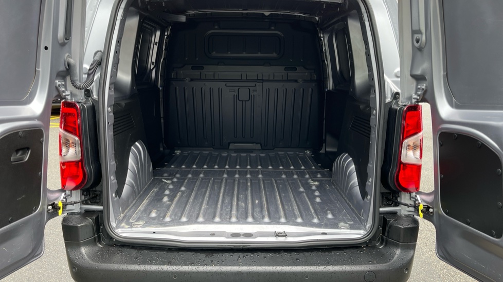 Peugeot Partner Standard Diesel 1.5 BlueHDi 100 Professional Van - Image 12