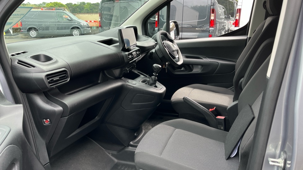 Peugeot Partner Standard Diesel 1.5 BlueHDi 100 Professional Van - Image 13