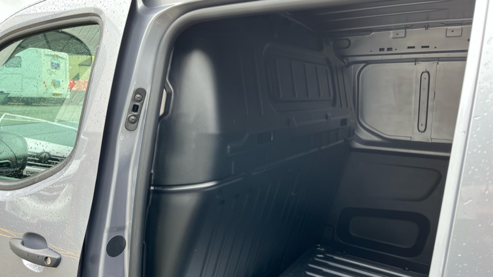 Peugeot Partner Standard Diesel 1.5 BlueHDi 100 Professional Van - Image 18