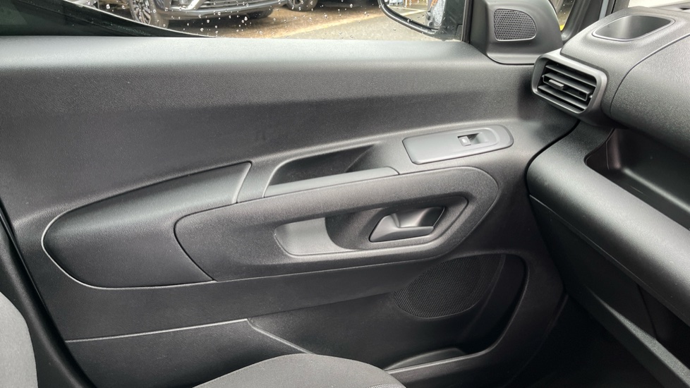 Peugeot Partner Standard Diesel 1.5 BlueHDi 100 Professional Van - Image 23