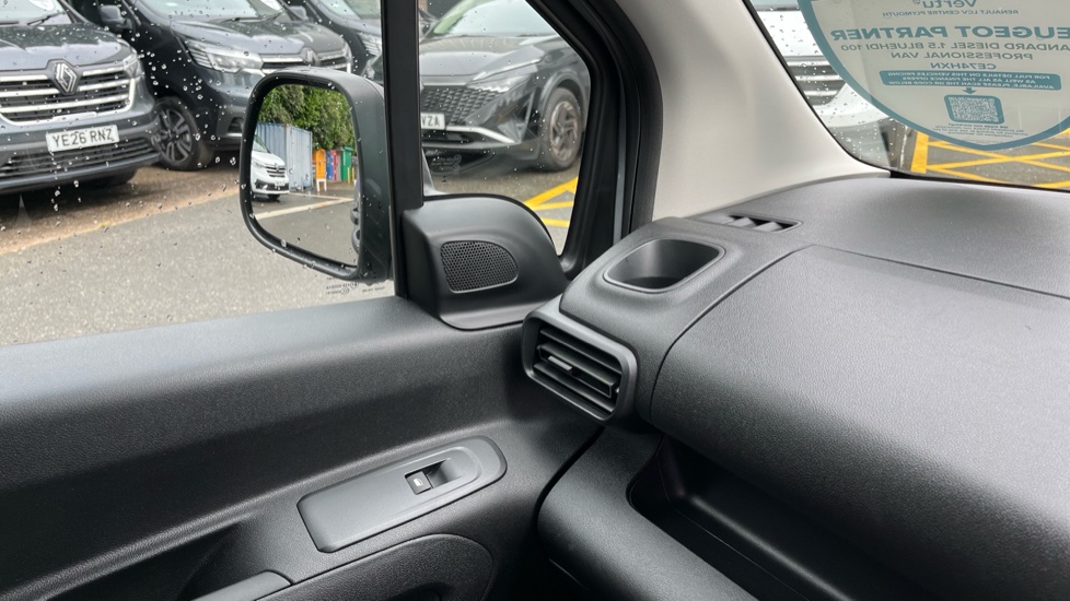 Peugeot Partner Standard Diesel 1.5 BlueHDi 100 Professional Van - Image 24