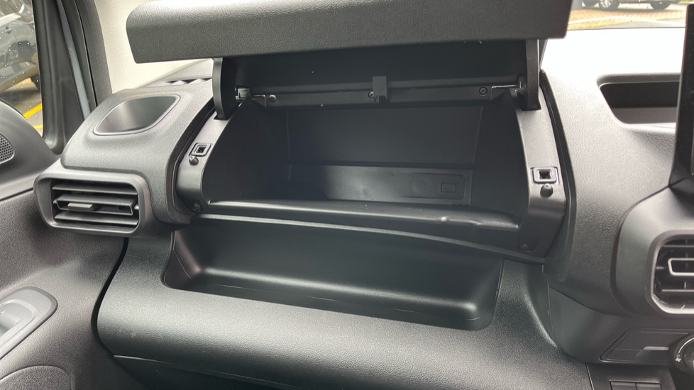 Peugeot Partner Standard Diesel 1.5 BlueHDi 100 Professional Van - Image 25