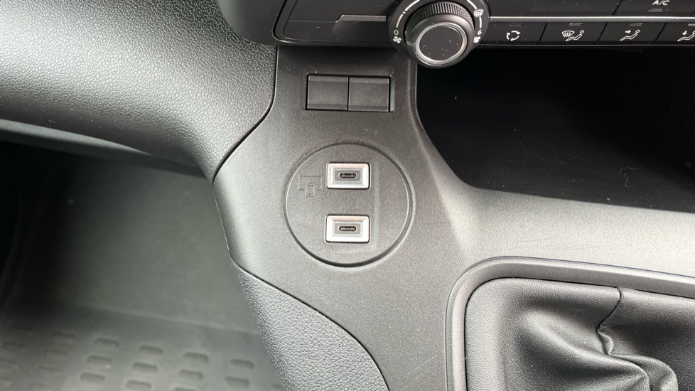 Peugeot Partner Standard Diesel 1.5 BlueHDi 100 Professional Van - Image 27
