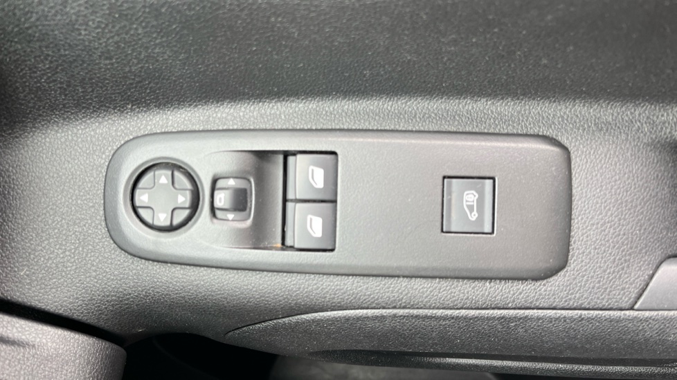 Peugeot Partner Standard Diesel 1.5 BlueHDi 100 Professional Van - Image 39