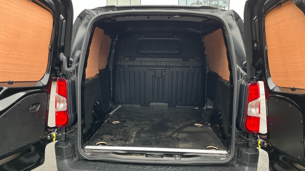 Peugeot Partner Standard Diesel 1.5 BlueHDi 100 Professional Van - Image 12
