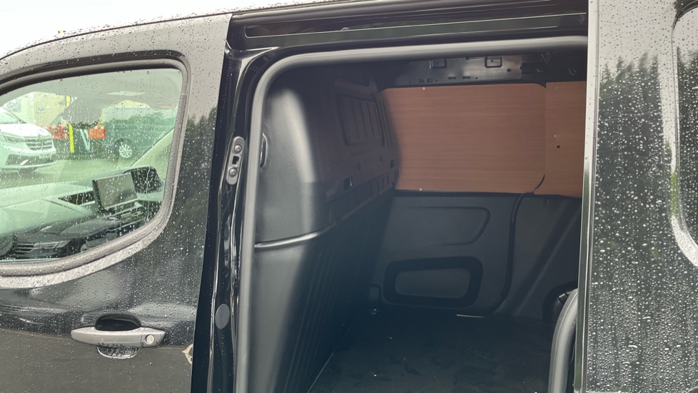 Peugeot Partner Standard Diesel 1.5 BlueHDi 100 Professional Van - Image 18