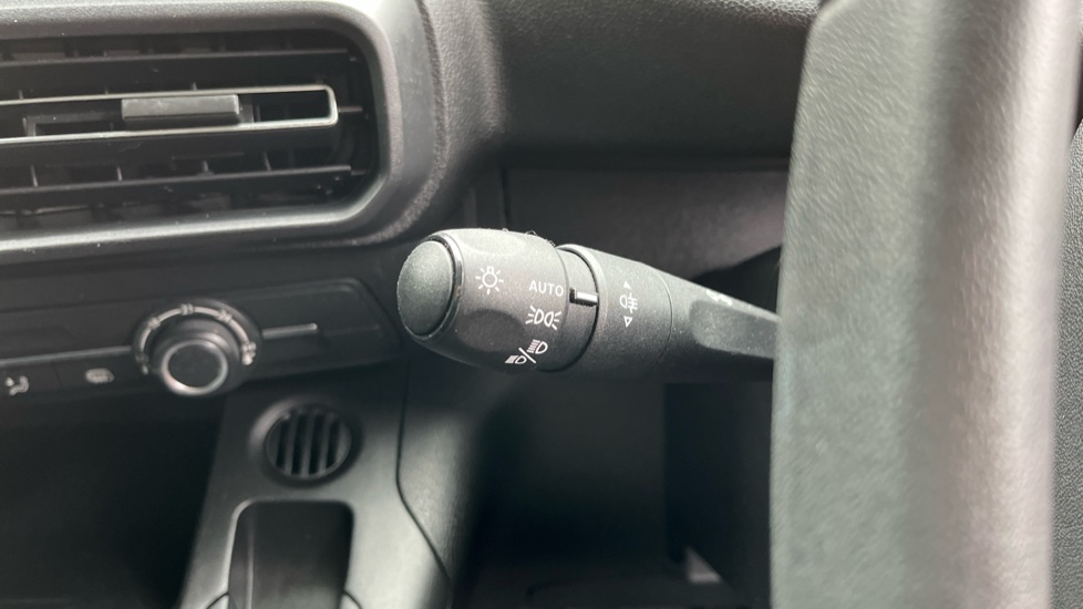 Peugeot Partner Standard Diesel 1.5 BlueHDi 100 Professional Van - Image 36