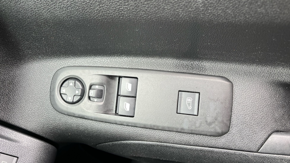 Peugeot Partner Standard Diesel 1.5 BlueHDi 100 Professional Van - Image 39