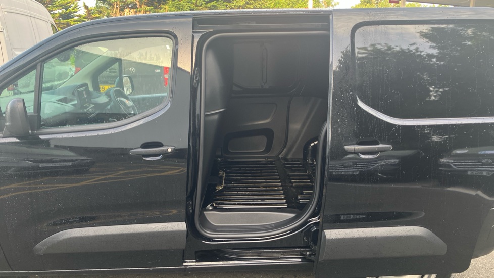 Peugeot Partner Standard Diesel 1.5 BlueHDi 100 Professional Van - Image 5