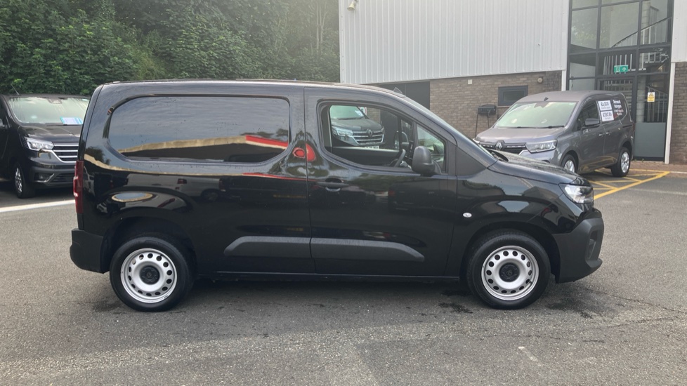 Peugeot Partner Standard Diesel 1.5 BlueHDi 100 Professional Van - Image 9