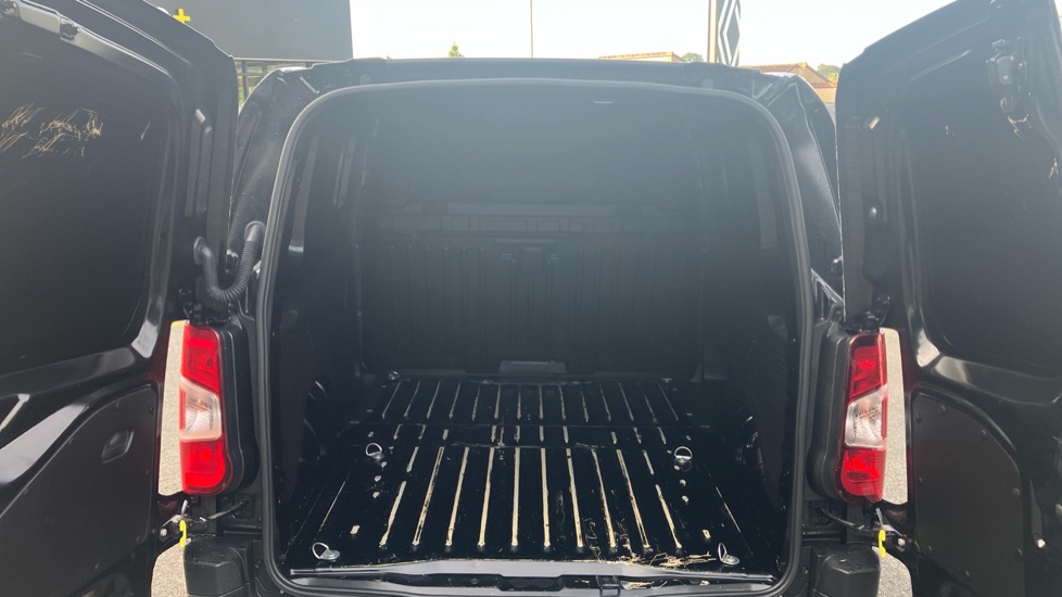 Peugeot Partner Standard Diesel 1.5 BlueHDi 100 Professional Van - Image 12