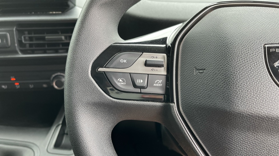 Peugeot Partner Standard Diesel 1.5 BlueHDi 100 Professional Van - Image 39
