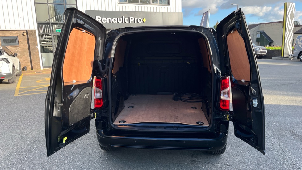 Vauxhall Combo Cargo E-L1 2300 100kW Sportive 50kWh H1 Van Auto - Image 3