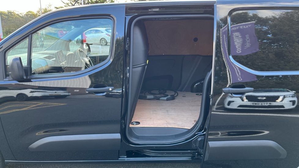 Vauxhall Combo Cargo E-L1 2300 100kW Sportive 50kWh H1 Van Auto - Image 5