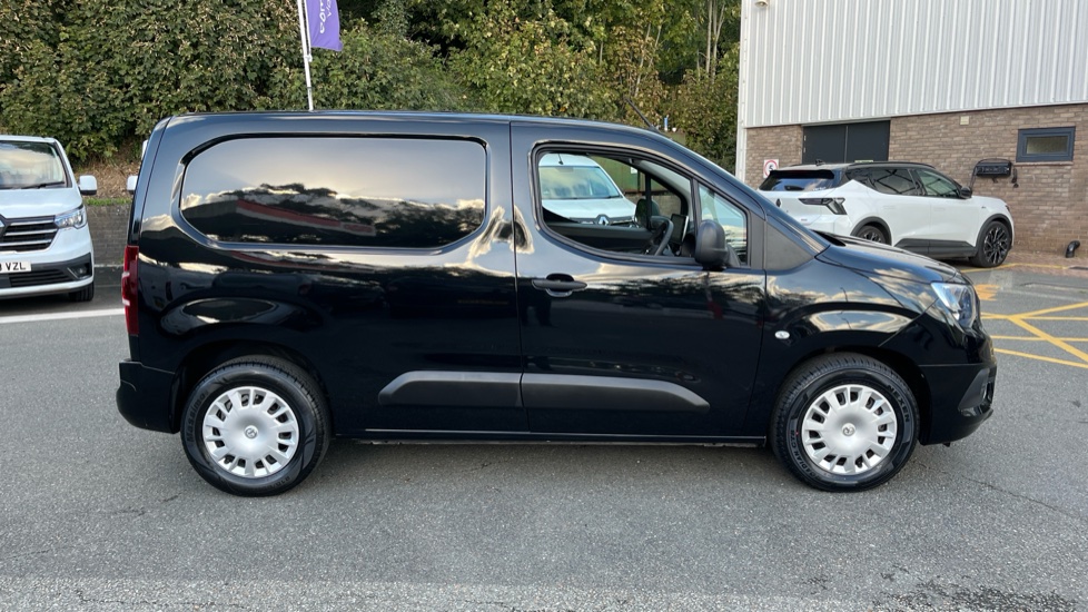 Vauxhall Combo Cargo E-L1 2300 100kW Sportive 50kWh H1 Van Auto - Image 9