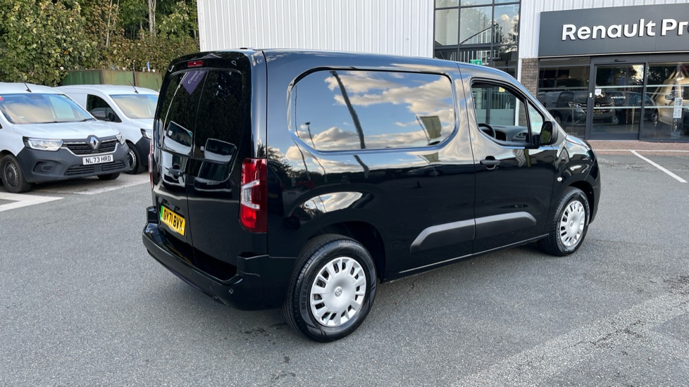 Vauxhall Combo Cargo E-L1 2300 100kW Sportive 50kWh H1 Van Auto - Image 10
