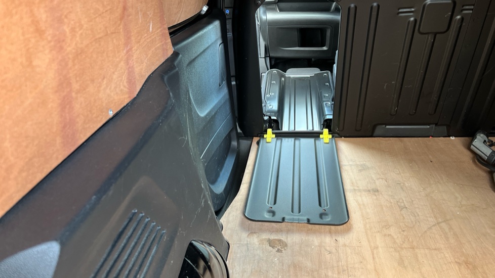 Vauxhall Combo Cargo E-L1 2300 100kW Sportive 50kWh H1 Van Auto - Image 34
