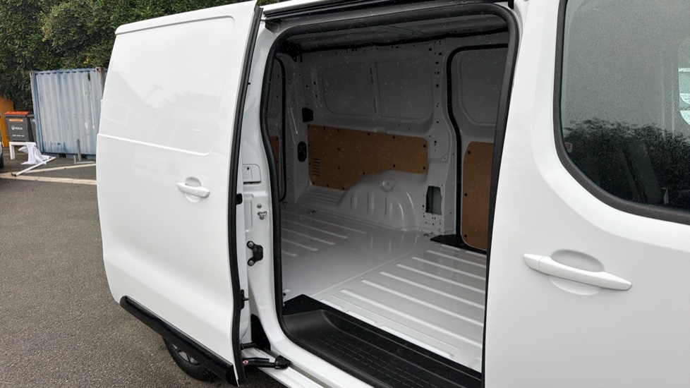 Vauxhall Vivaro L2 Diesel 1.5 Turbo D 120 Pro H1 Van - Image 5