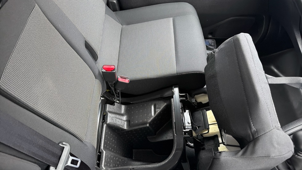 Vauxhall Vivaro L2 Diesel 1.5 Turbo D 120 Pro H1 Van - Image 37