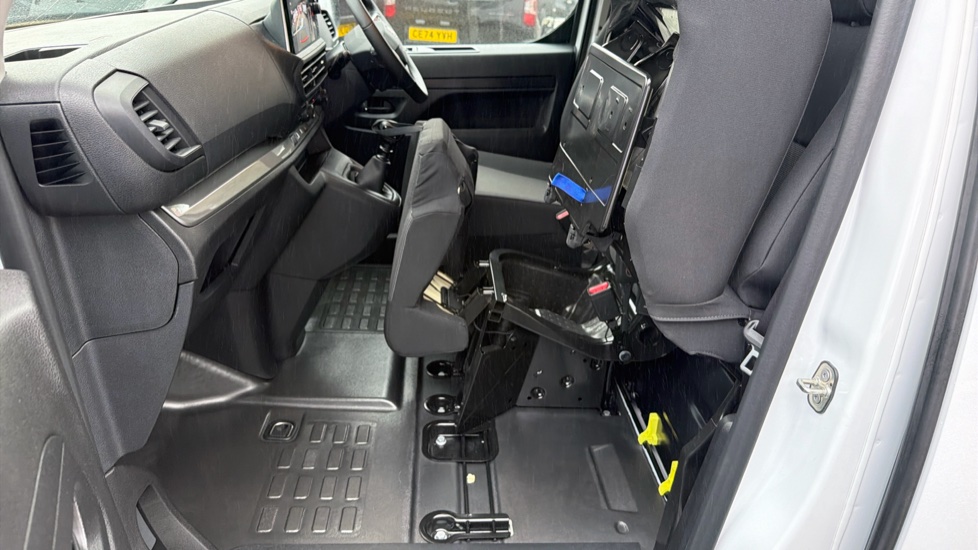 Vauxhall Vivaro L2 Diesel 1.5 Turbo D 120 Pro H1 Van - Image 38
