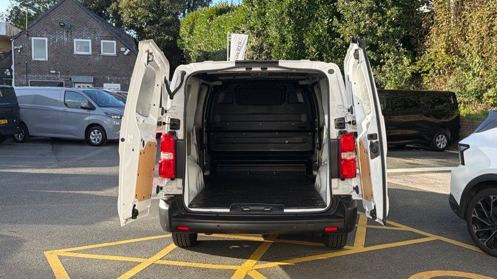 Peugeot Expert L2 Diesel 1.5 BlueHDi 120 Professional Van - Image 3