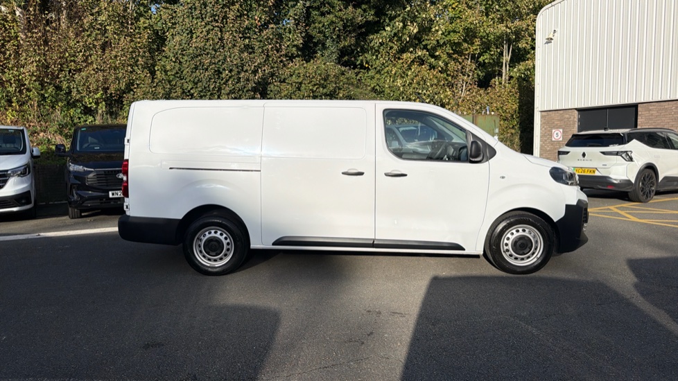 Peugeot Expert L2 Diesel 1.5 BlueHDi 120 Professional Van - Image 9
