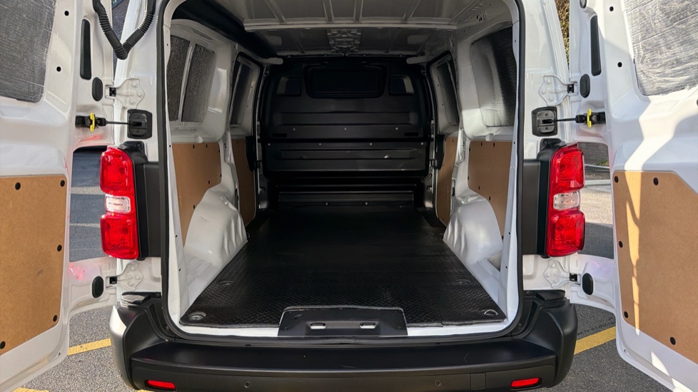 Peugeot Expert L2 Diesel 1.5 BlueHDi 120 Professional Van - Image 12
