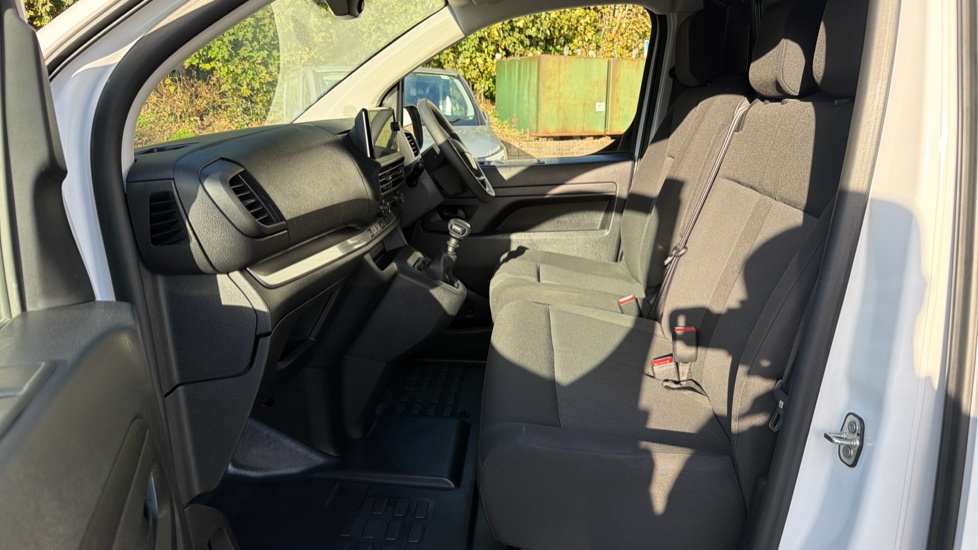 Peugeot Expert L2 Diesel 1.5 BlueHDi 120 Professional Van - Image 13