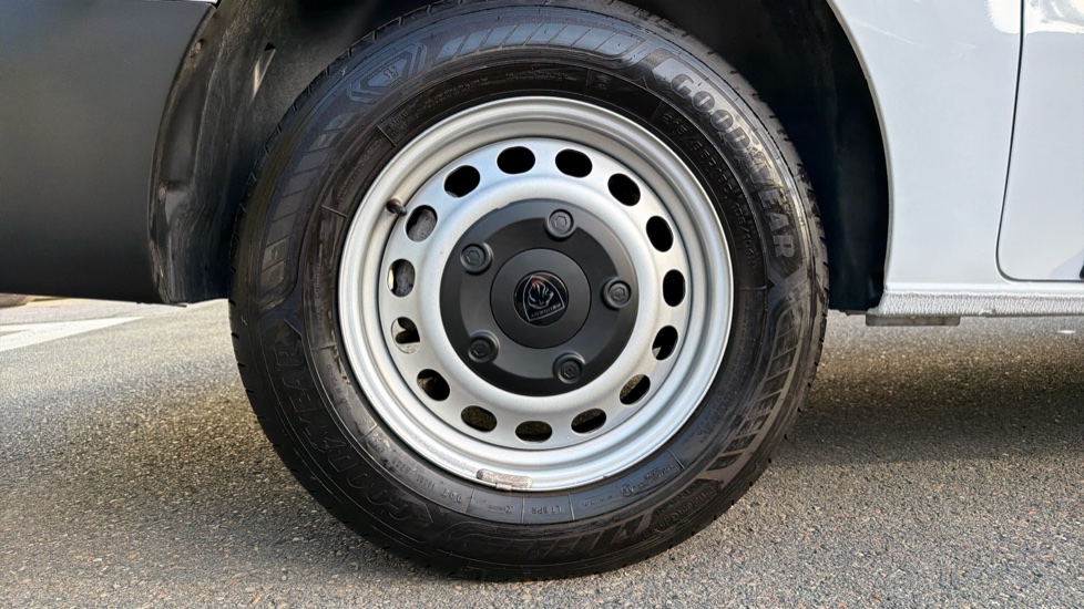 Peugeot Expert L2 Diesel 1.5 BlueHDi 120 Professional Van - Image 17