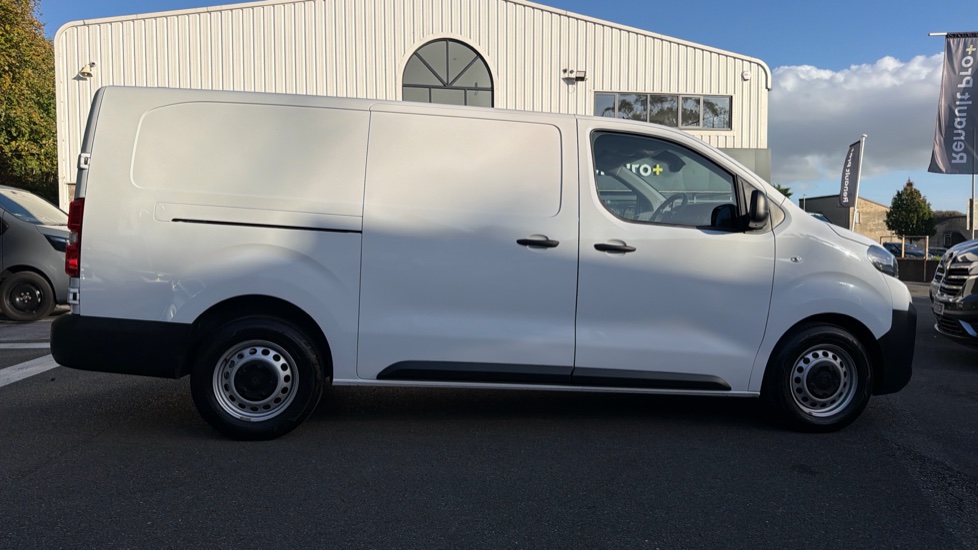 Peugeot Expert L2 Diesel 1.5 BlueHDi 120 Professional Van - Image 45