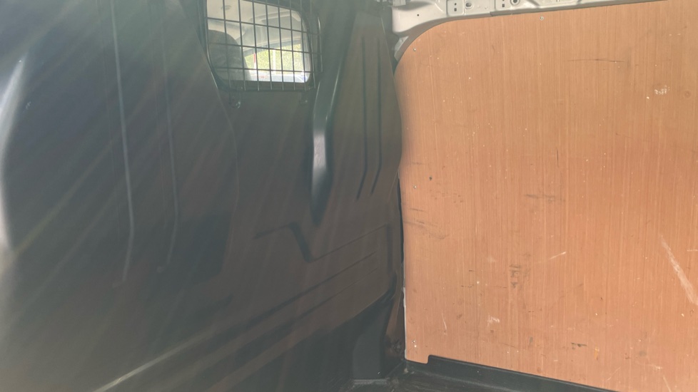 Ford Transit Custom 280 L1 Diesel Fwd 2.0 EcoBlue 136ps H1 Van Limited - Image 18
