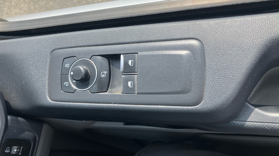 Ford Transit Custom 280 L1 Diesel Fwd 2.0 EcoBlue 136ps H1 Van Limited - Image 31