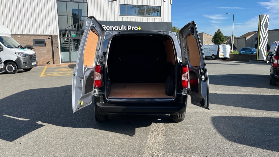 Peugeot Partner E-Standard 800 100kW 50kWh Professional Premium + Van Auto - Image 3