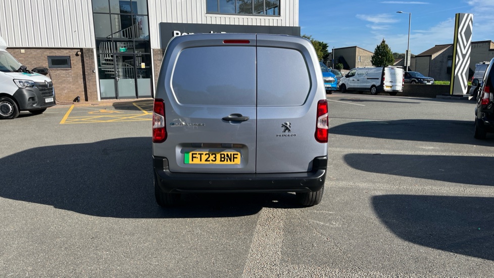 Peugeot Partner E-Standard 800 100kW 50kWh Professional Premium + Van Auto - Image 11