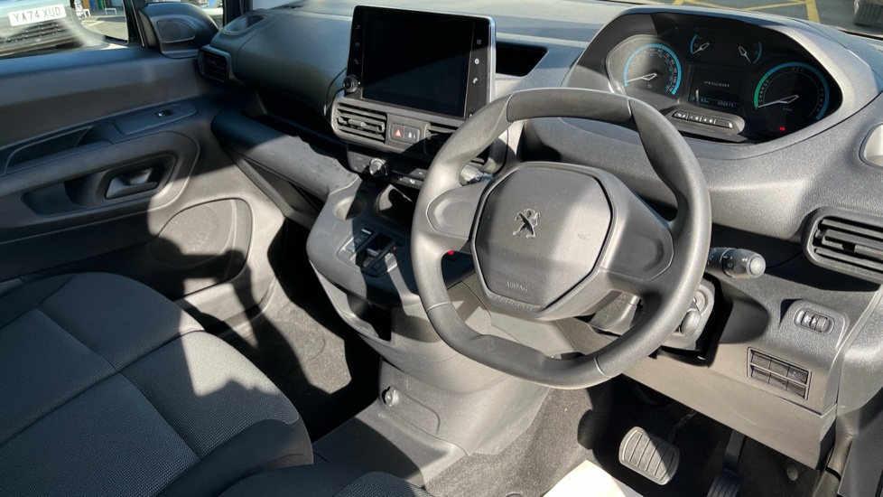 Peugeot Partner E-Standard 800 100kW 50kWh Professional Premium + Van Auto - Image 16