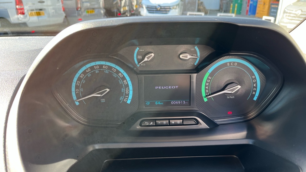 Peugeot Partner E-Standard 800 100kW 50kWh Professional Premium + Van Auto - Image 19