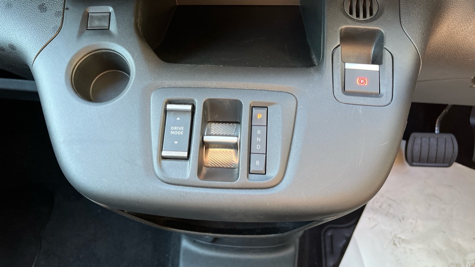 Peugeot Partner E-Standard 800 100kW 50kWh Professional Premium + Van Auto - Image 32