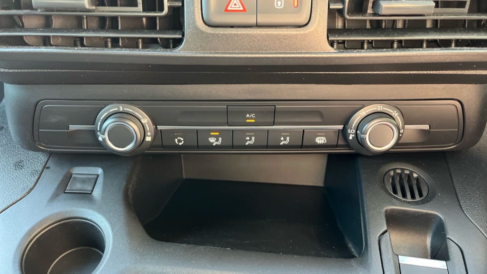 Peugeot Partner E-Standard 800 100kW 50kWh Professional Premium + Van Auto - Image 33