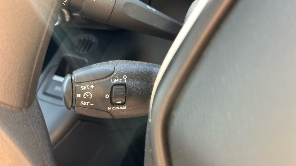 Peugeot Partner E-Standard 800 100kW 50kWh Professional Premium + Van Auto - Image 39
