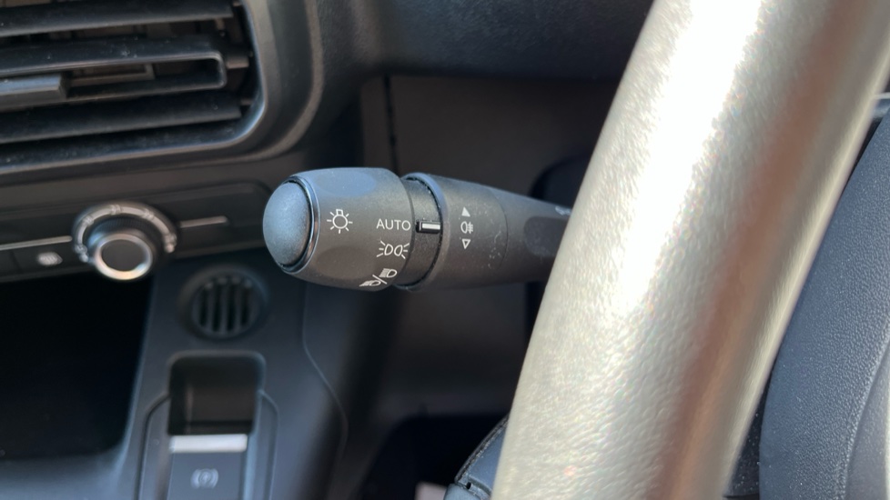 Peugeot Partner E-Standard 800 100kW 50kWh Professional Premium + Van Auto - Image 40