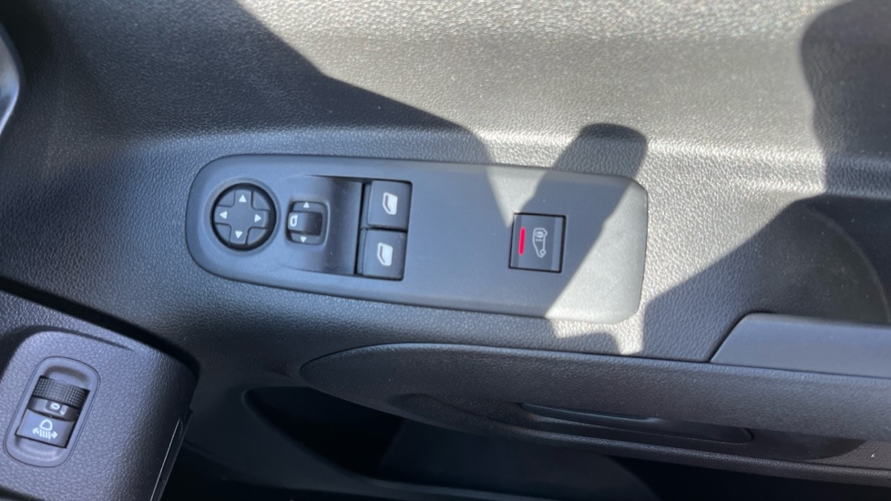 Peugeot Partner E-Standard 800 100kW 50kWh Professional Premium + Van Auto - Image 42