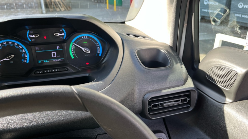 Peugeot Partner E-Standard 800 100kW 50kWh Professional Premium + Van Auto - Image 43