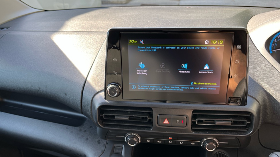 Peugeot Partner E-Standard 800 100kW 50kWh Professional Premium + Van Auto - Image 44