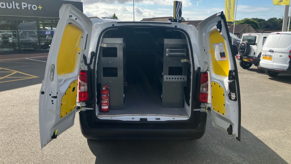 Peugeot Partner E-Long 750 100kW 50kWh Professional Premium + Van Auto - Image 3