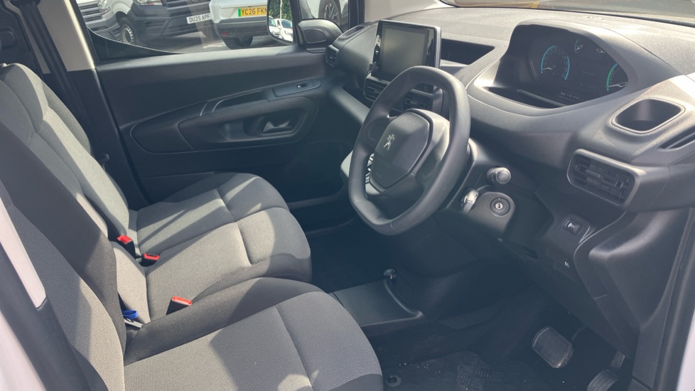 Peugeot Partner E-Long 750 100kW 50kWh Professional Premium + Van Auto - Image 6